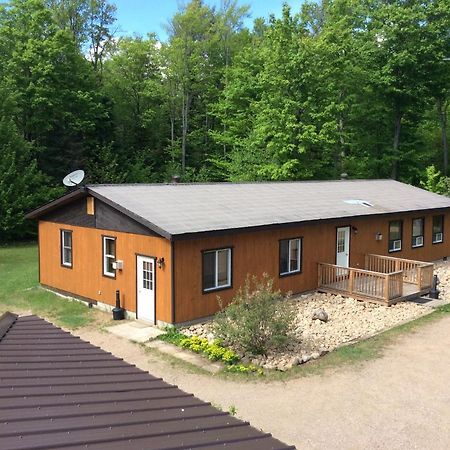 Madawaska Lodge-Cottage エクステリア 写真