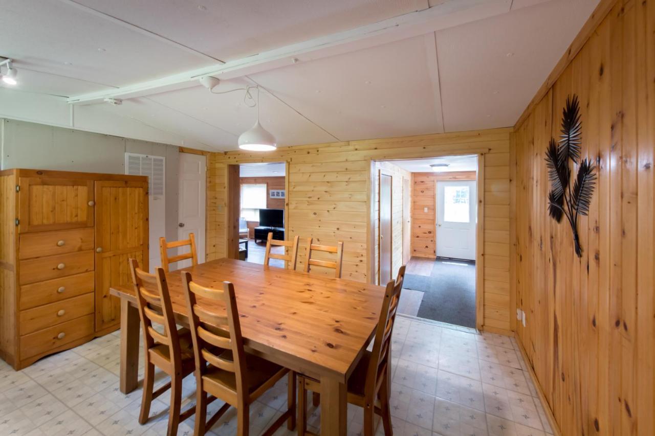 Madawaska Lodge-Cottage エクステリア 写真