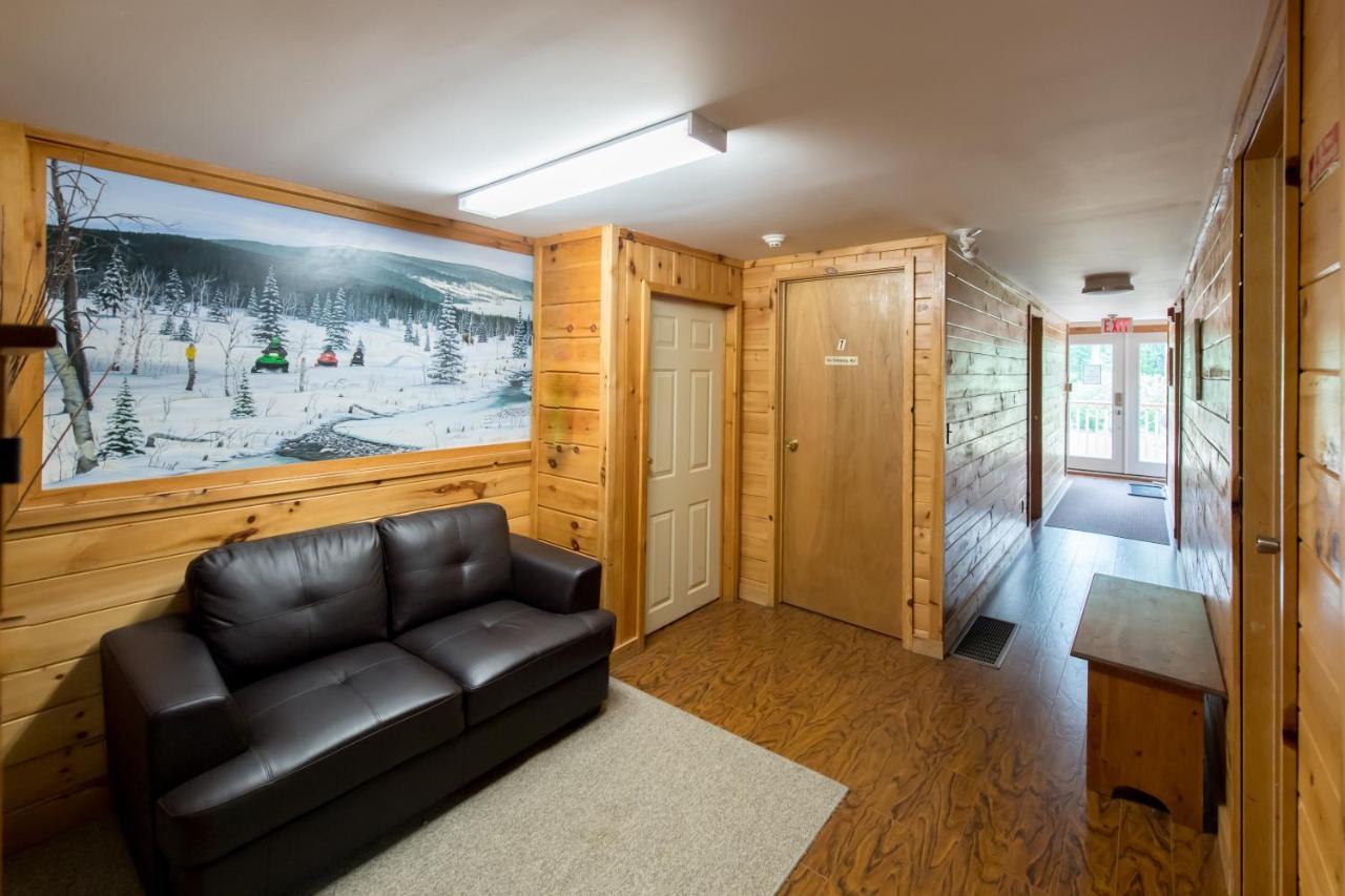 Madawaska Lodge-Cottage エクステリア 写真