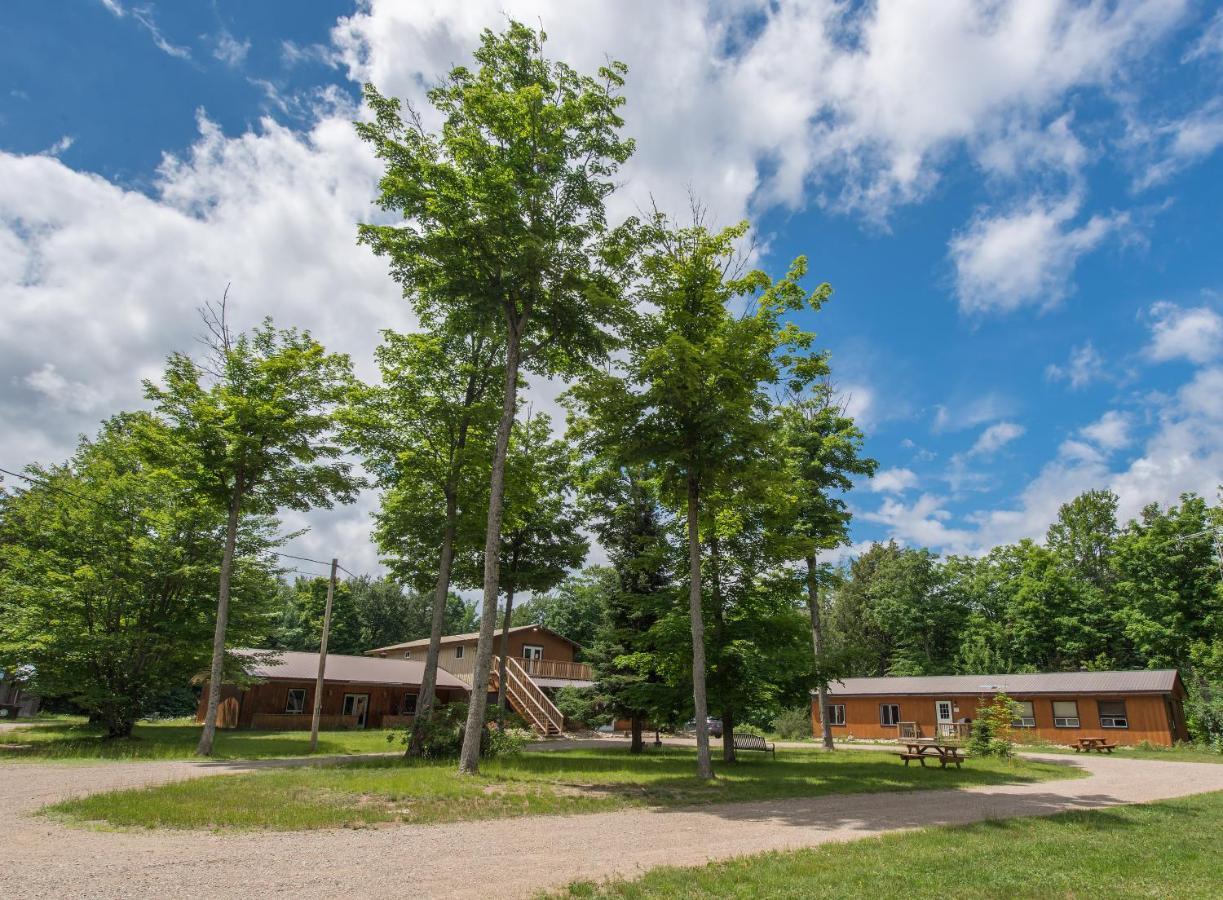 Madawaska Lodge-Cottage エクステリア 写真