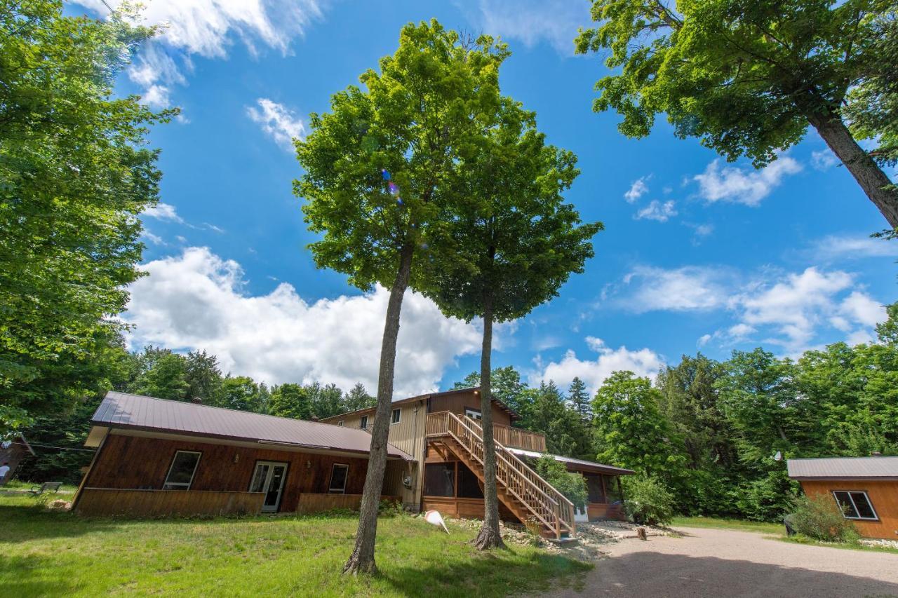 Madawaska Lodge-Cottage エクステリア 写真