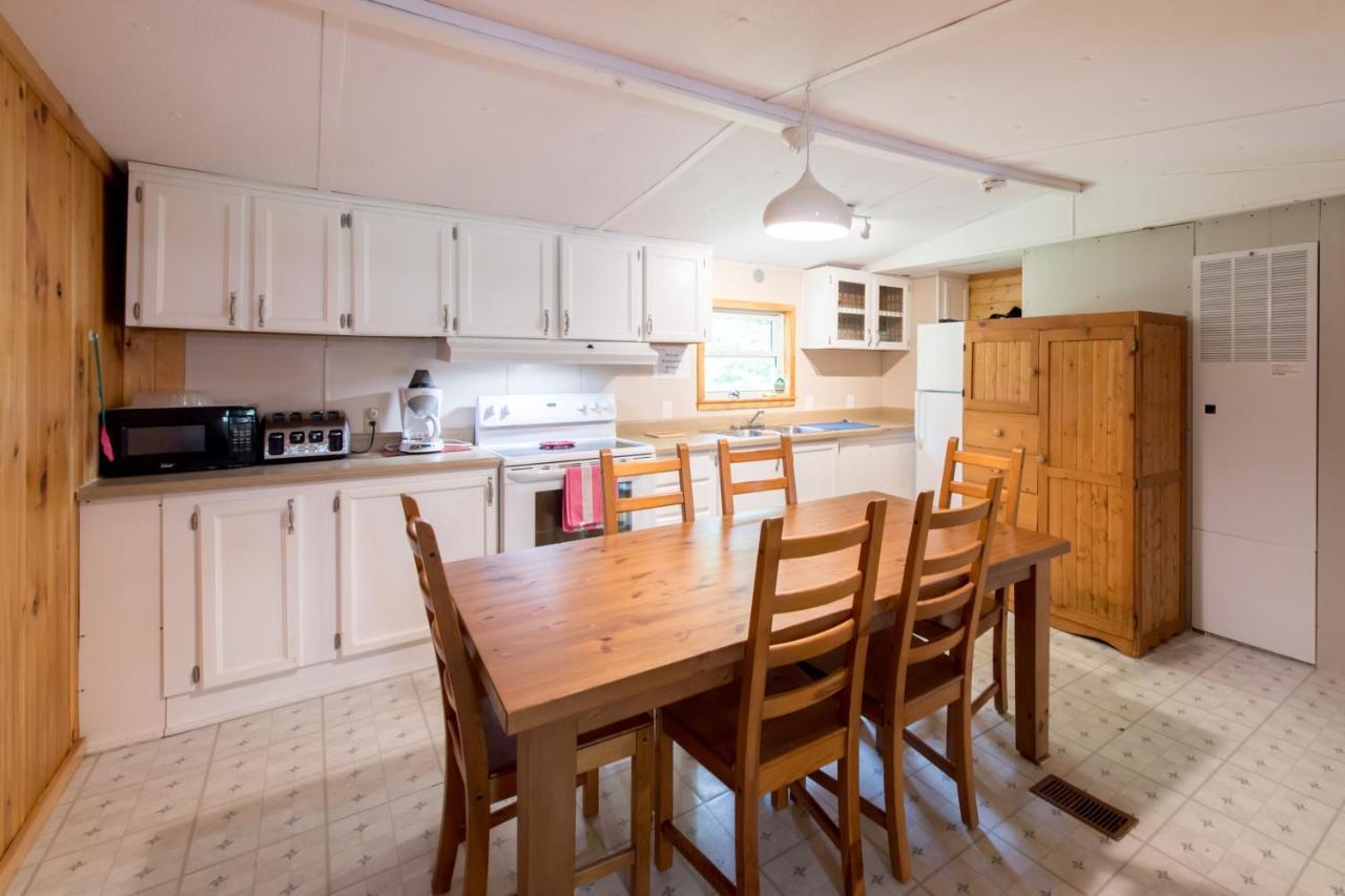 Madawaska Lodge-Cottage エクステリア 写真