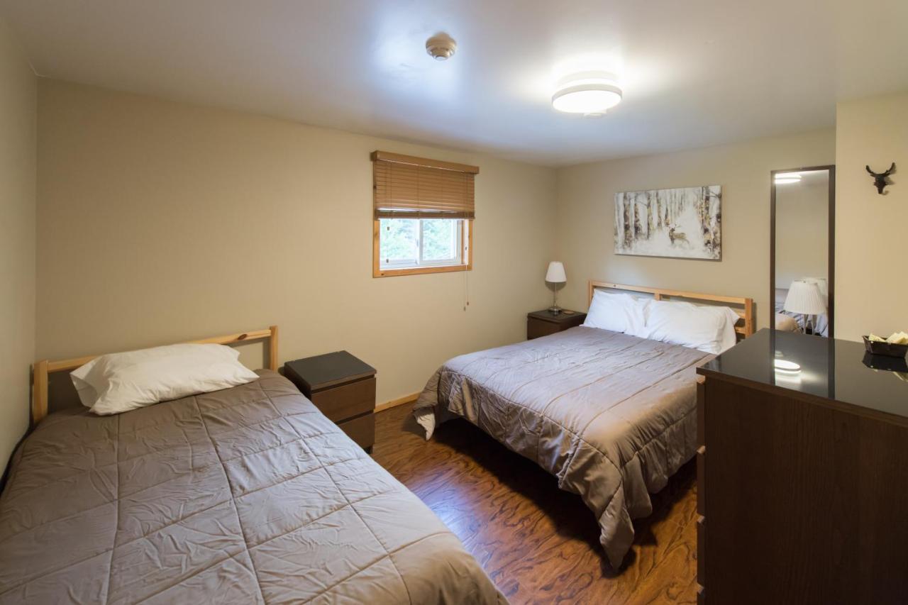 Madawaska Lodge-Cottage エクステリア 写真