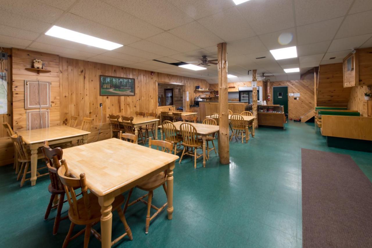 Madawaska Lodge-Cottage エクステリア 写真