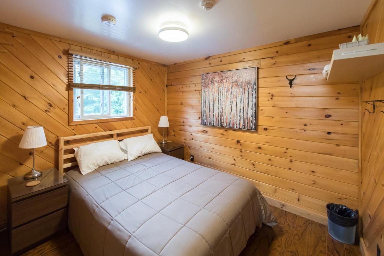 Madawaska Lodge-Cottage エクステリア 写真