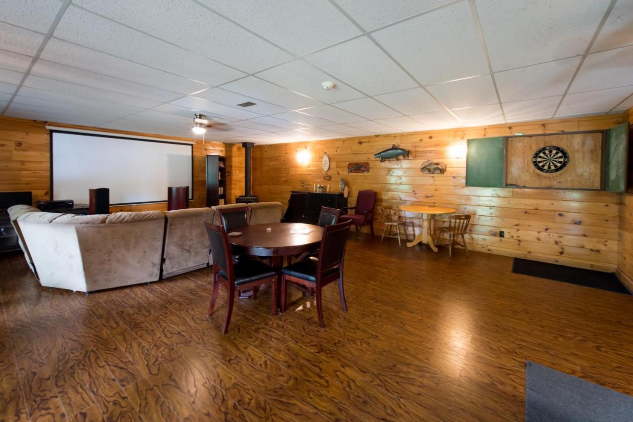 Madawaska Lodge-Cottage エクステリア 写真