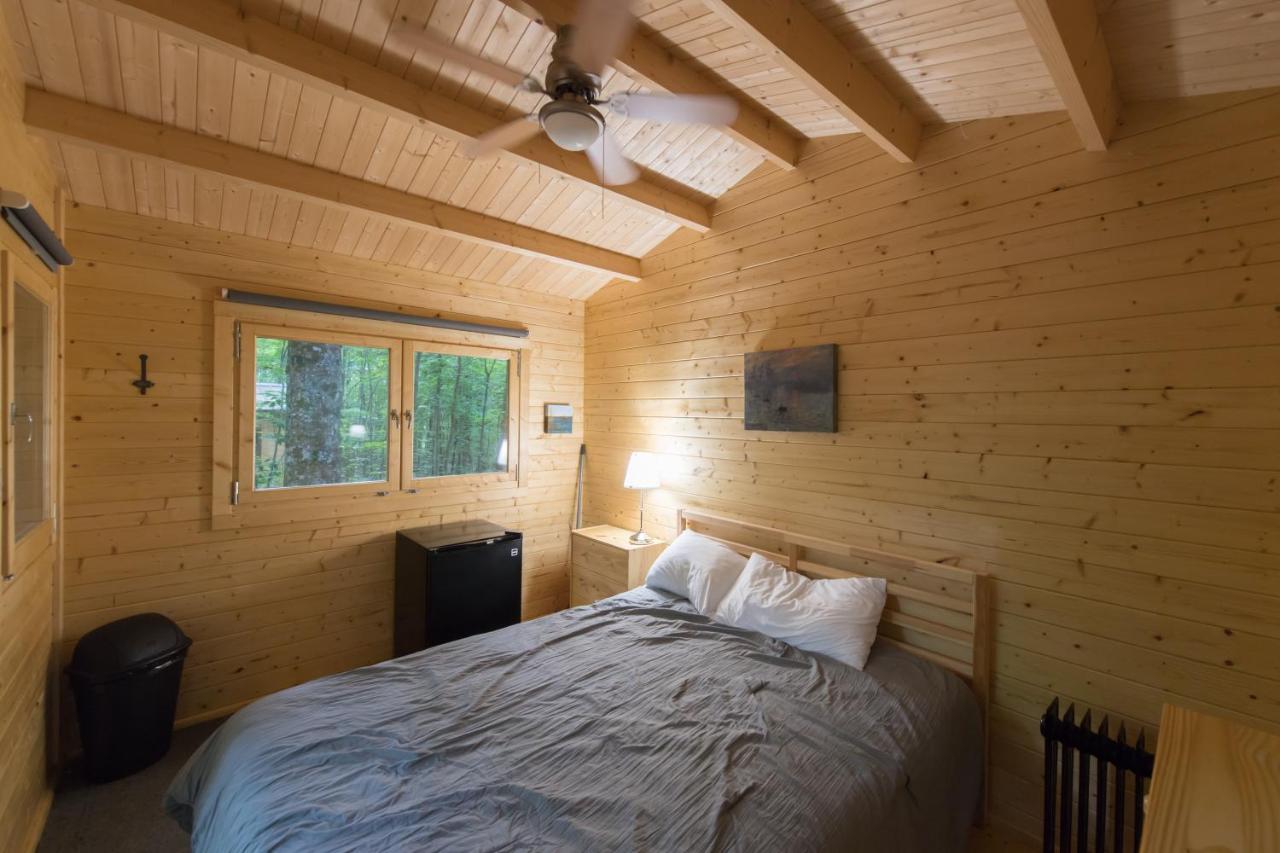 Madawaska Lodge-Cottage エクステリア 写真