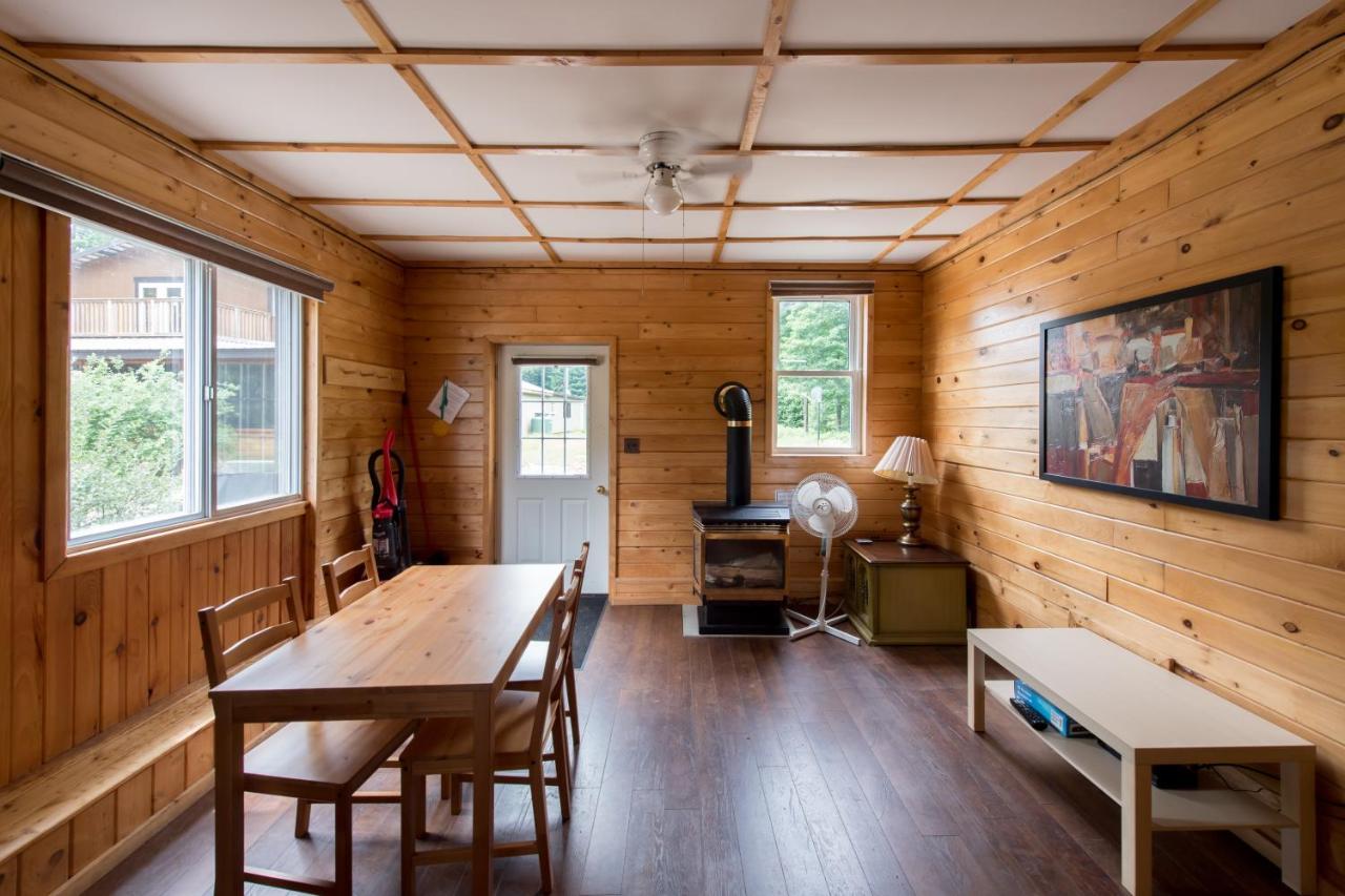 Madawaska Lodge-Cottage エクステリア 写真