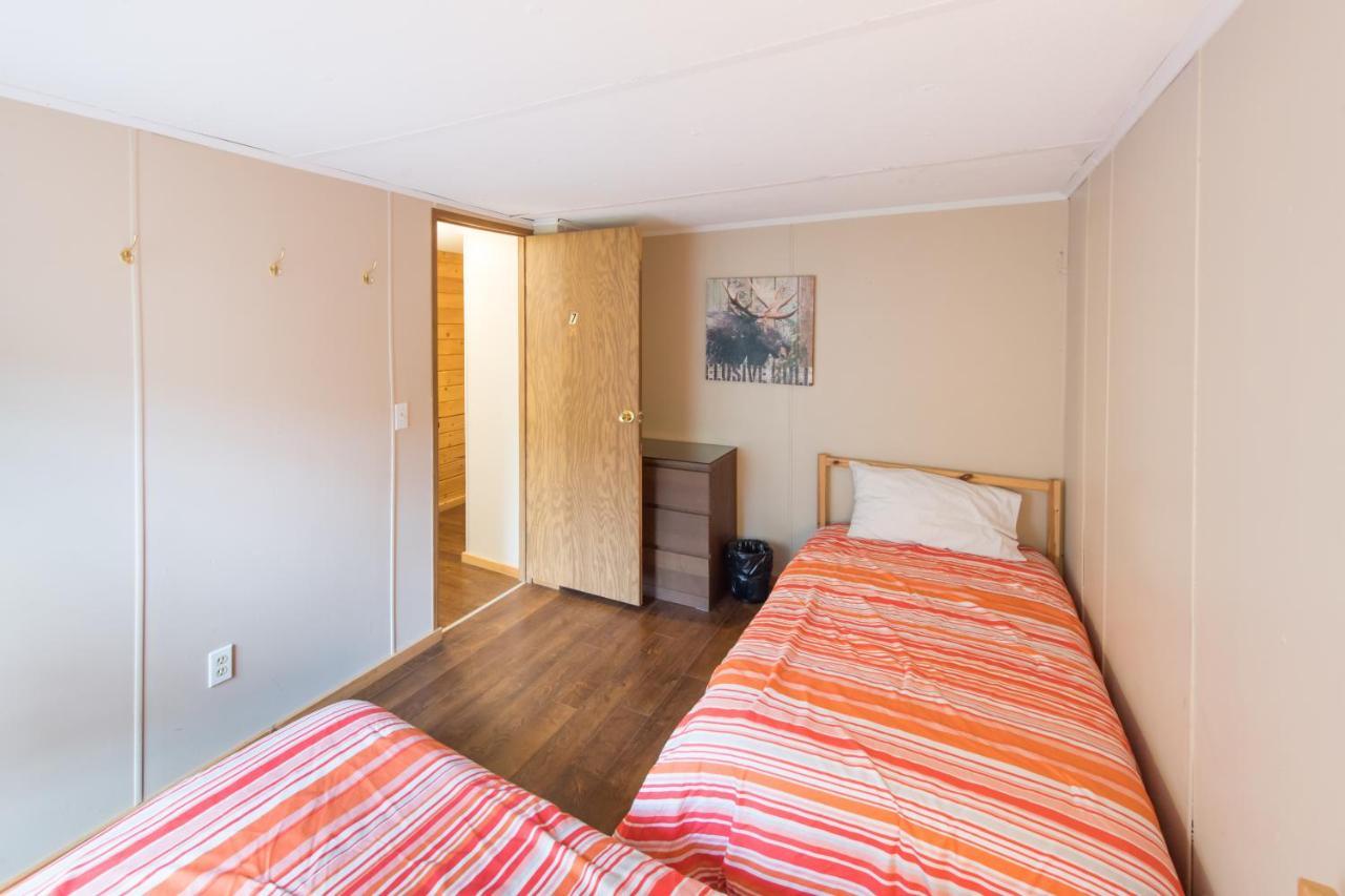 Madawaska Lodge-Cottage エクステリア 写真