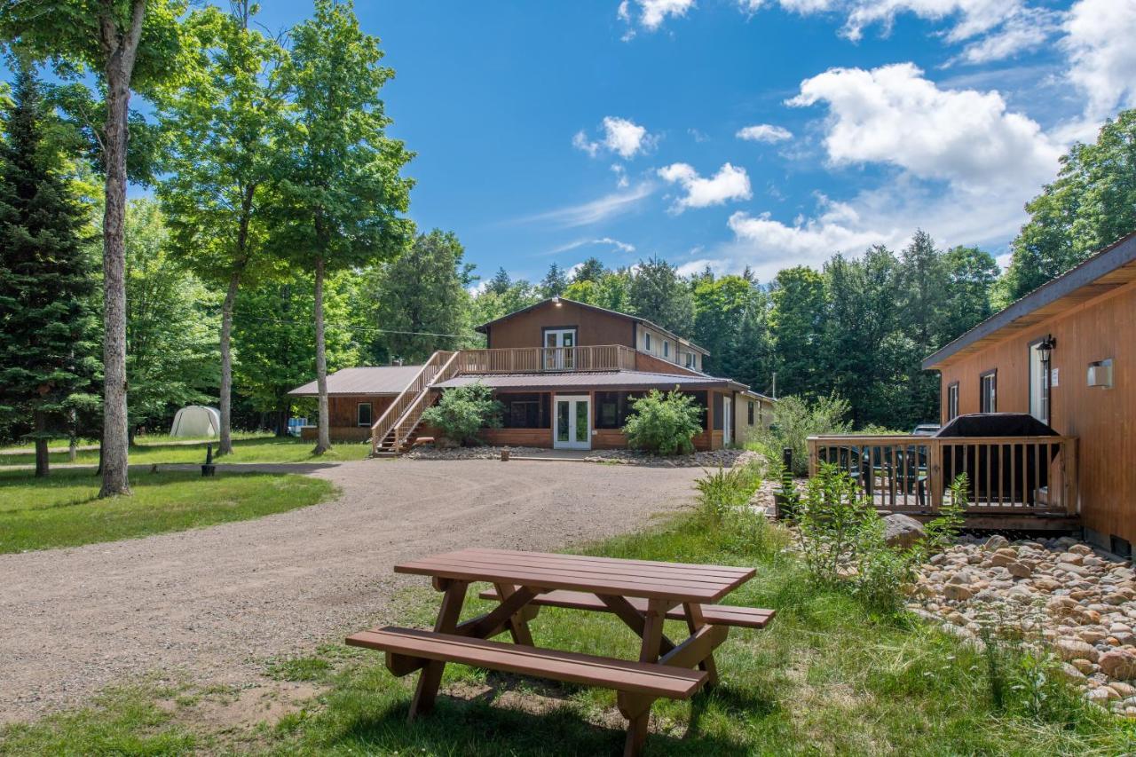 Madawaska Lodge-Cottage エクステリア 写真