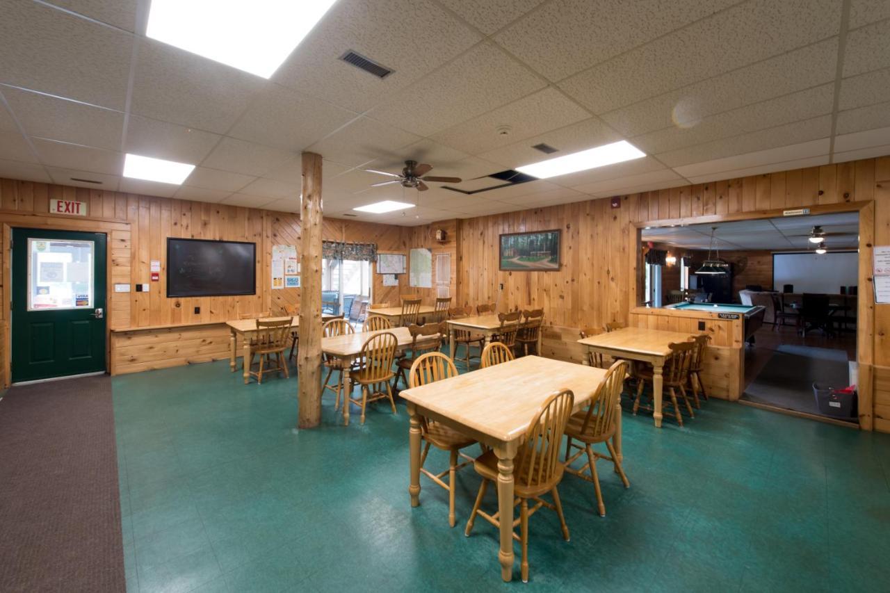 Madawaska Lodge-Cottage エクステリア 写真