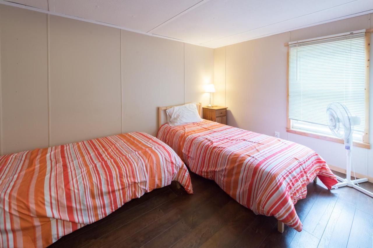 Madawaska Lodge-Cottage エクステリア 写真
