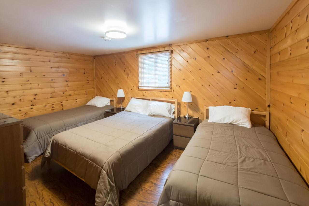 Madawaska Lodge-Cottage エクステリア 写真