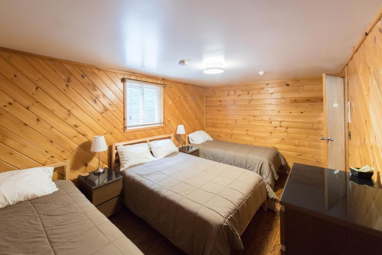 Madawaska Lodge-Cottage エクステリア 写真