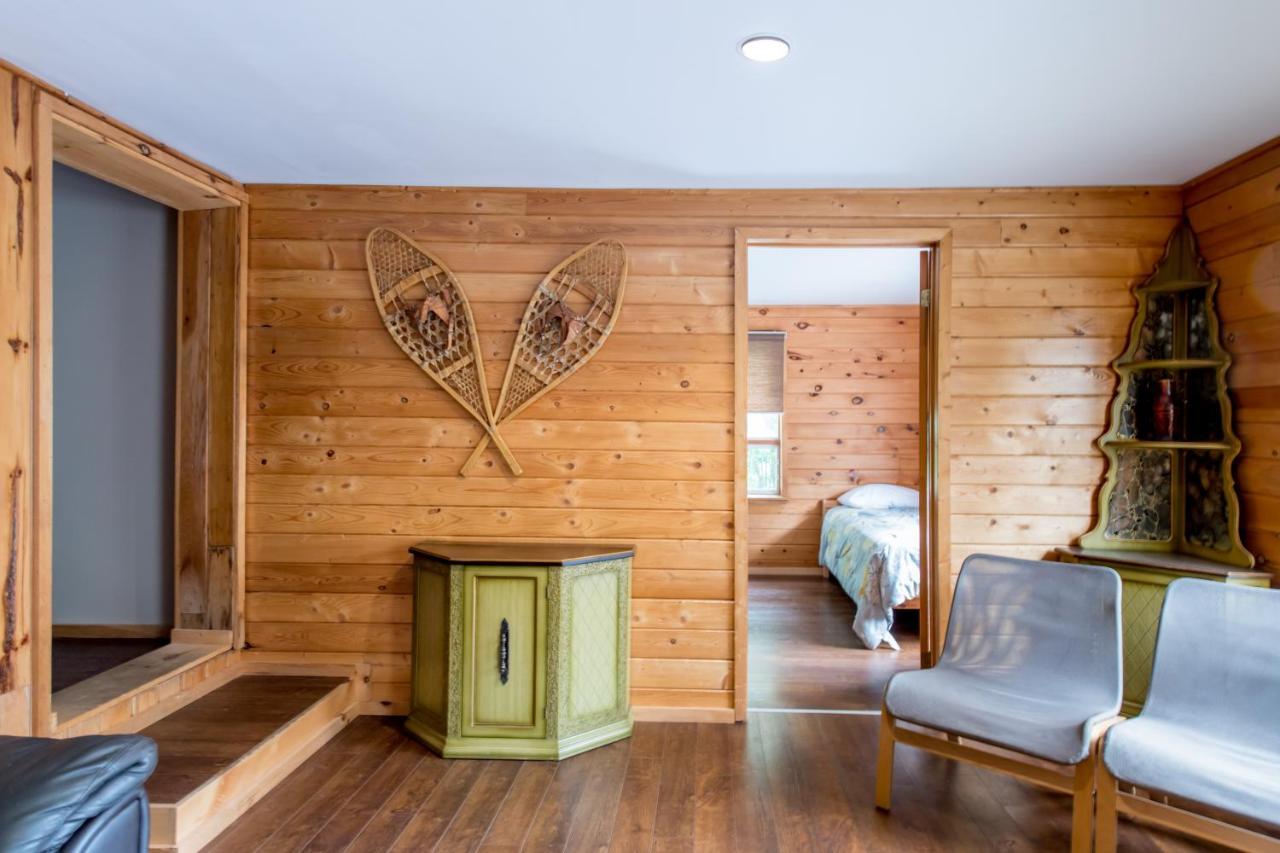 Madawaska Lodge-Cottage エクステリア 写真