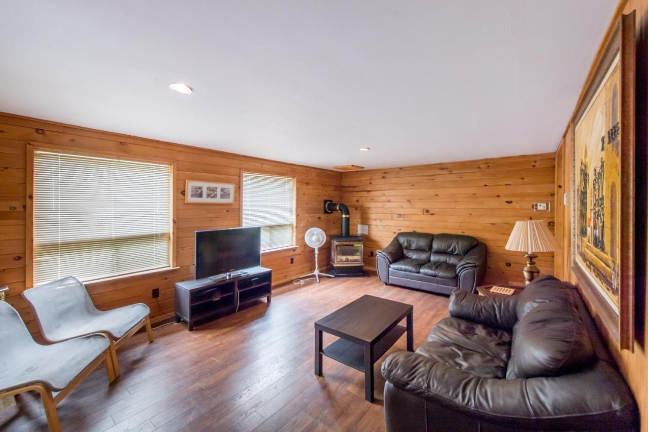 Madawaska Lodge-Cottage エクステリア 写真
