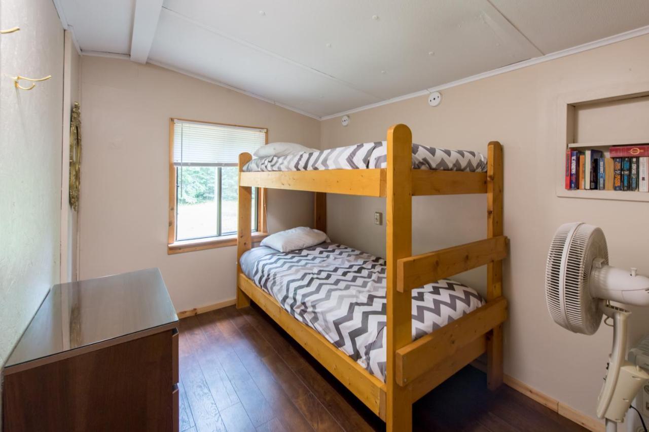 Madawaska Lodge-Cottage エクステリア 写真