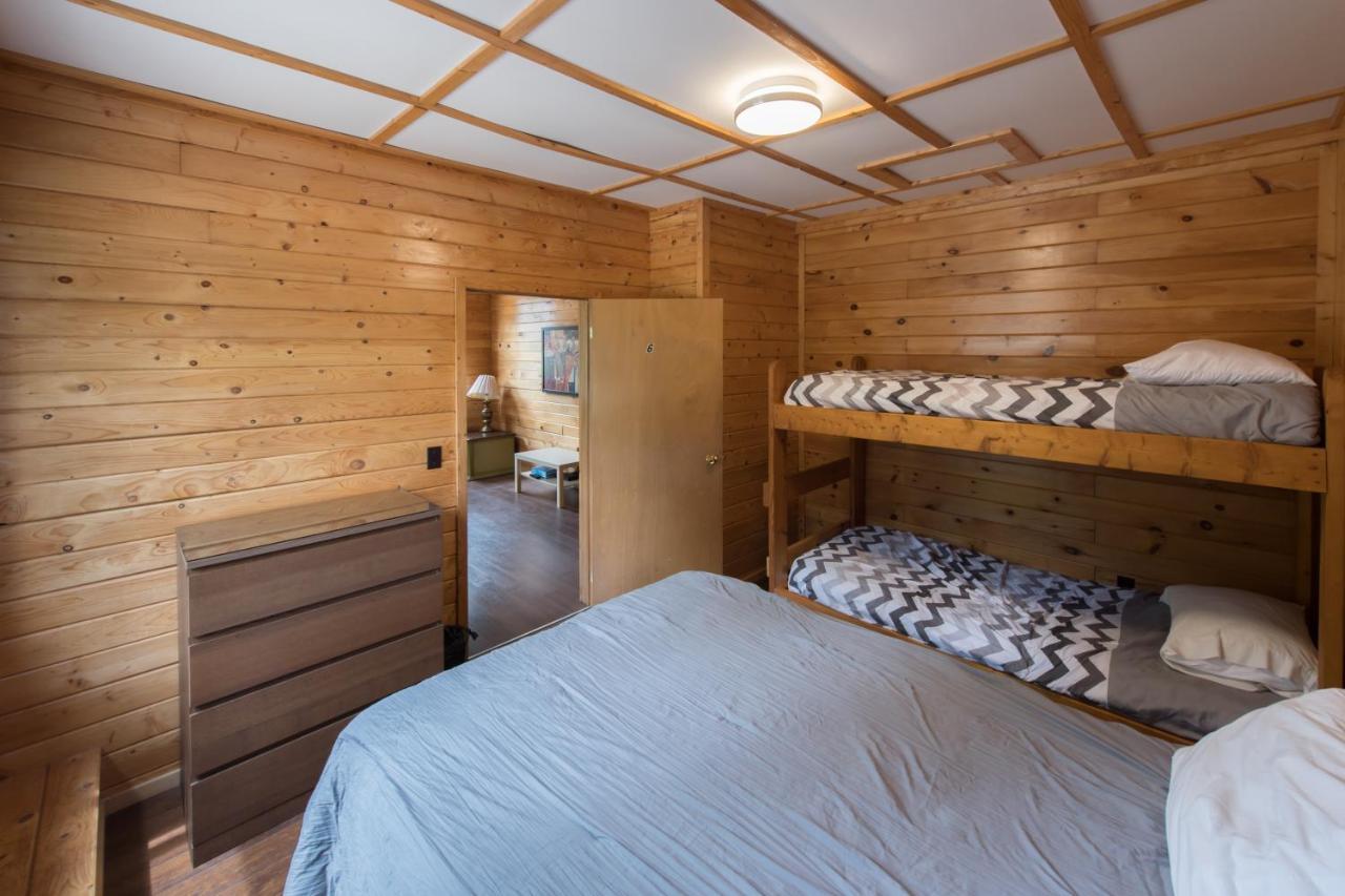Madawaska Lodge-Cottage エクステリア 写真