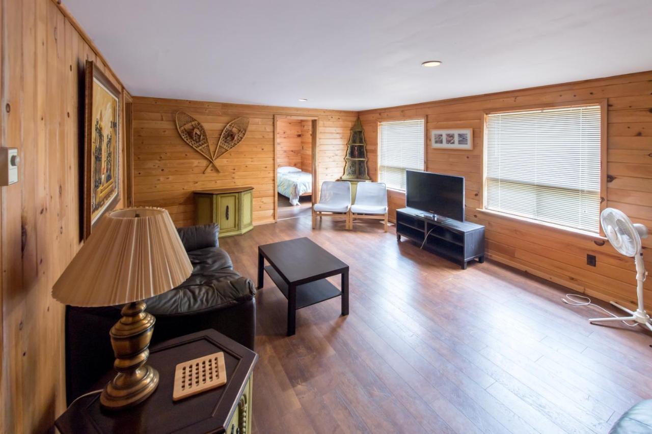 Madawaska Lodge-Cottage エクステリア 写真