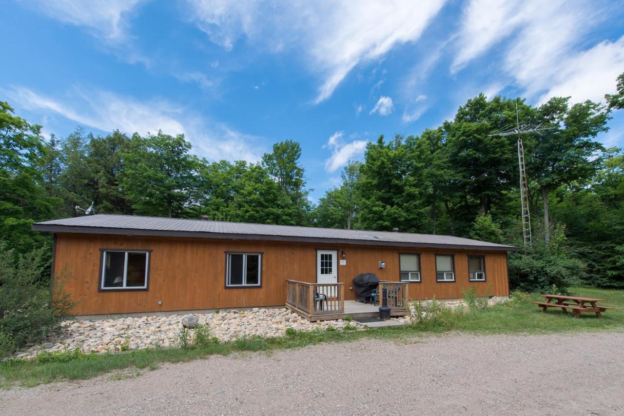 Madawaska Lodge-Cottage エクステリア 写真