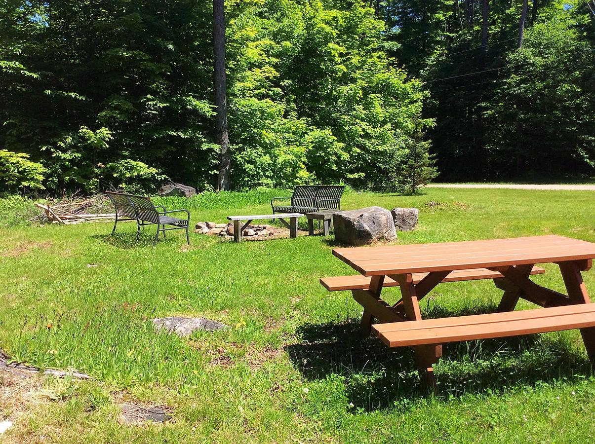 Madawaska Lodge-Cottage エクステリア 写真