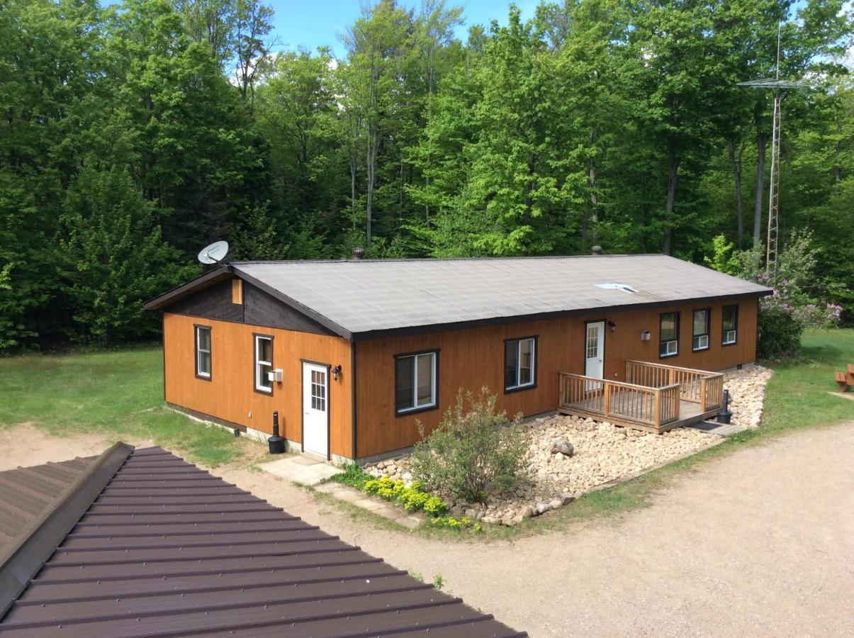Madawaska Lodge-Cottage エクステリア 写真