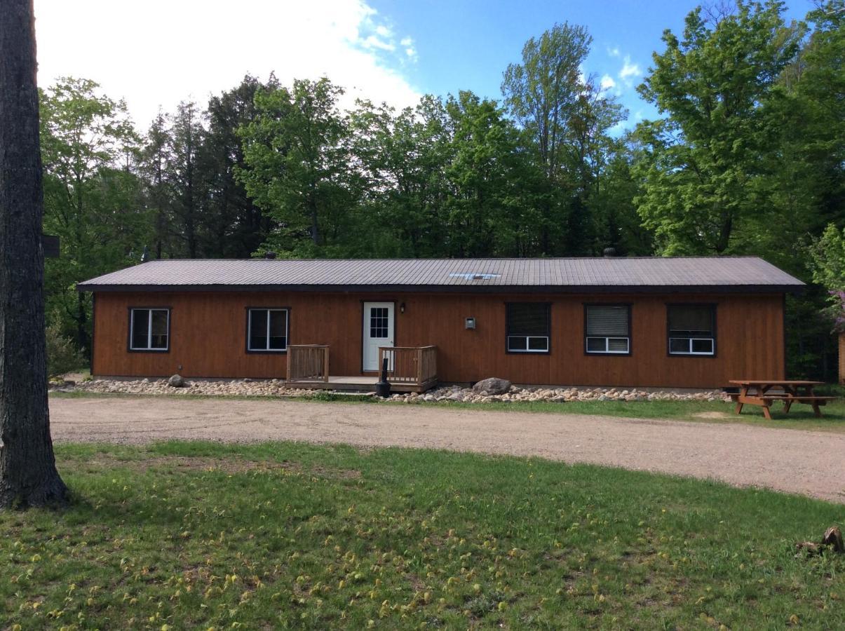 Madawaska Lodge-Cottage エクステリア 写真